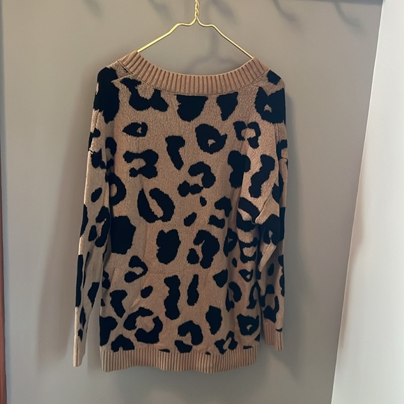 V neck cheetah print sweater - Picture 5 of 5